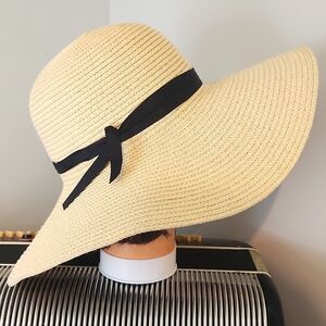 NWOT - IVORY LARGE BRIMMED ADJUSTABLE SIZE SUN HAT W/BLACK RIBBON ACCENT BAND